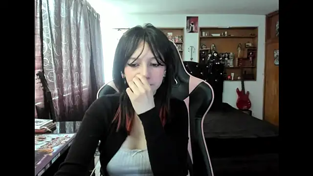 Maki Zein  online show from October 30, 2025, 3:13 pm