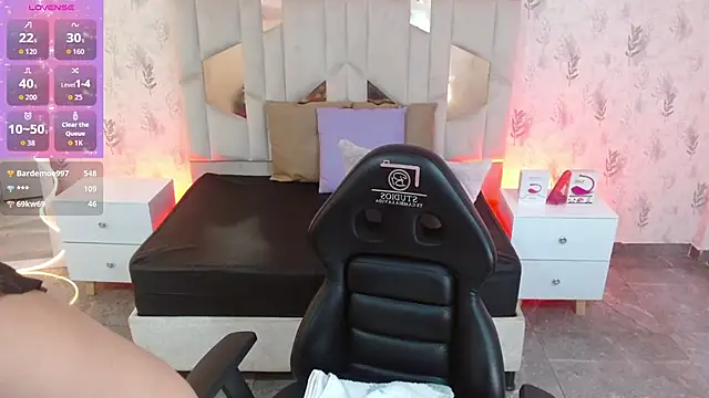 MARIANA TAY1 online show from November 4, 2025, 3:05 am