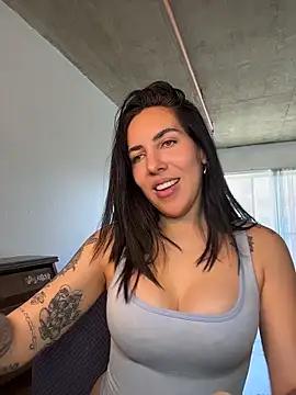 Lolathebaddie online show from February 1, 2026, 5:33 pm