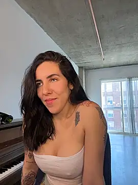 Lolathebaddie online show from February 11, 2026, 5:29 pm