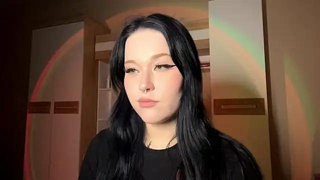 KristenGoodmon online show from October 13, 2025, 10:48 am