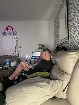 jayylizz69 online show from April 20, 2026, 7:37 pm