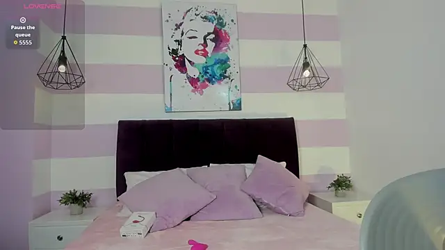 paulacastilla online show from November 1, 2025, 3:19 am