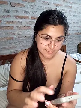 Snapshot of morenalatinaa chatting on May 9, 2026, 5:01 am morenalatinaa online show from May 9, 2026, 5:01 am