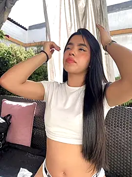 LunaMoore Pink online show from October 24, 2025, 1:40 pm