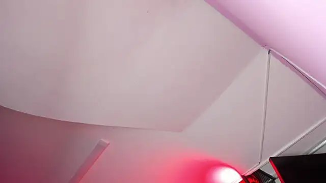 Yaluz Naugthy online show from January 17, 2026, 6:44 pm