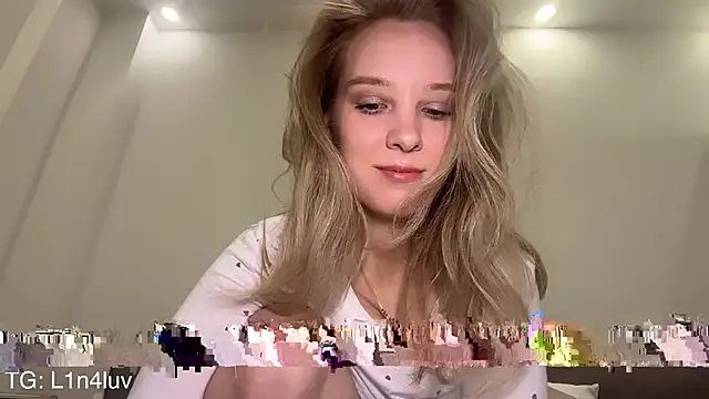 AIicaparkerc online show from April 24, 2026, 8:33 pm