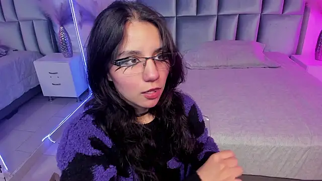 HollyPeach online show from February 18, 2026, 7:32 pm