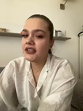 xSlavicDollx online show from October 19, 2025, 6:58 am