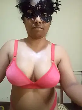 Expose Queen online show from March 1, 2026, 11:12 am