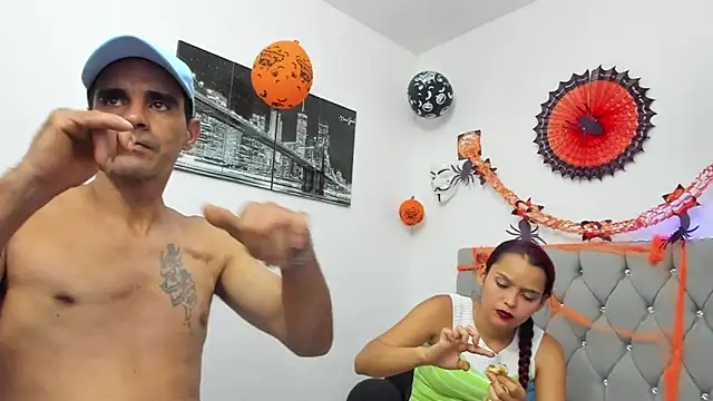 Sofi And Santy online show from November 2, 2025, 1:19 am