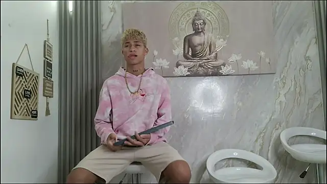 EMPIRE BOYS1 online show from April 4, 2026, 1:19 pm