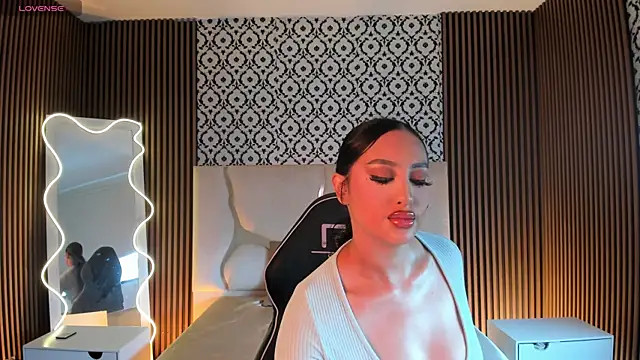 Snapshot of BEELLA_TAY1 chatting on April 25, 2026, 1:52 pm BEELLA TAY1 online show from April 25, 2026, 1:52 pm