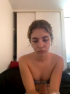 katiesxoxo3 online show from October 14, 2025, 9:04 pm