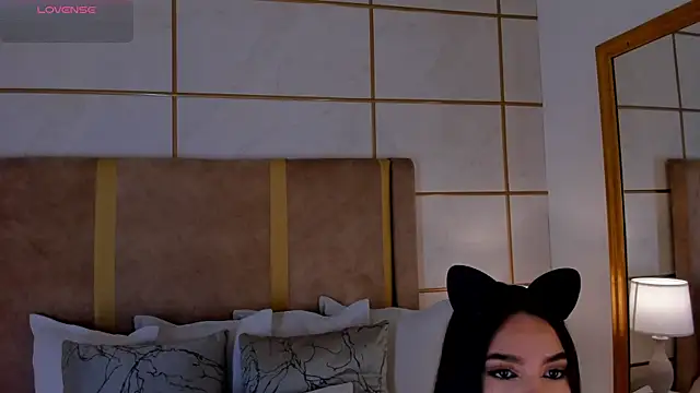 lyrabellini online show from February 27, 2026, 11:43 am