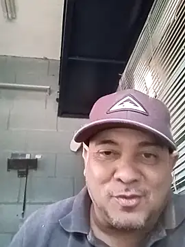 Snapshot of valboy08 chatting on January 11, 2026, 11:37 am valboy08 online show from January 11, 2026, 11:37 am