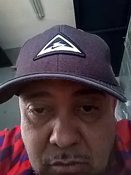 Snapshot of valboy08 chatting on January 17, 2026, 12:32 pm valboy08 online show from January 17, 2026, 12:32 pm