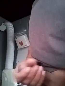 Snapshot of valboy08 chatting on February 8, 2026, 10:51 am valboy08 online show from February 8, 2026, 10:51 am