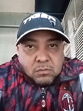 Snapshot of valboy08 chatting on April 11, 2026, 1:37 pm valboy08 online show from April 11, 2026, 1:37 pm