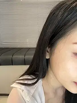 Snapshot of yiyi_3523 chatting on June 4, 2026, 11:38 am yiyi 3523 online show from June 4, 2026, 11:38 am