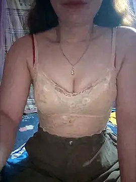 LeanaLy online show from December 2, 2025, 1:28 pm