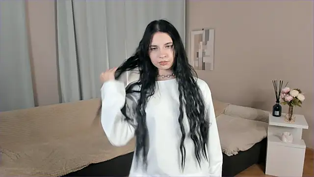 ThuCohee online show from November 1, 2025, 6:10 pm