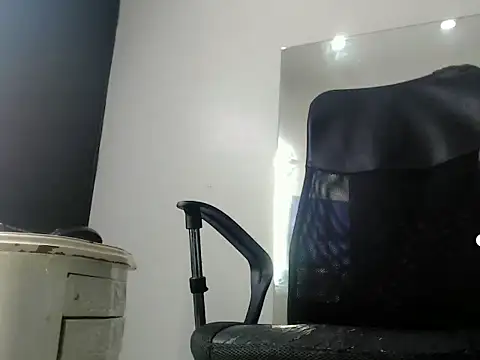 Brandonhott online show from October 19, 2025, 4:07 pm