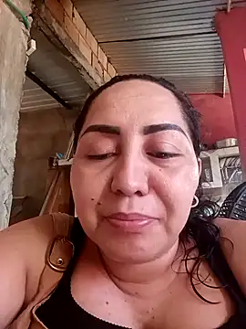 Extrellla online show from October 12, 2025, 6:18 pm