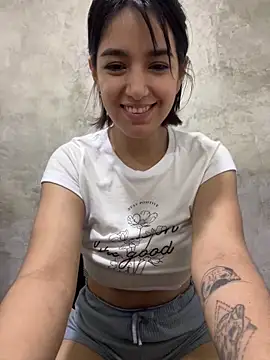 Snapshot of 1evelinewood chatting on March 3, 2025, 5:18 pm 1evelinewood online show from March 3, 2025, 5:18 pm