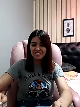 Snapshot of 1evelinewood chatting on February 8, 2026, 12:58 am 1evelinewood online show from February 8, 2026, 12:58 am