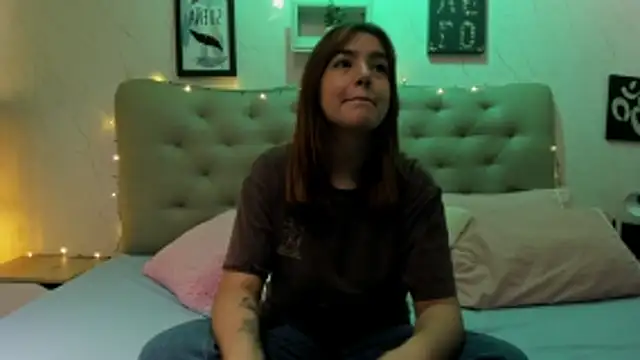 Snapshot of 1evelinewood chatting on April 13, 2026, 1:27 pm 1evelinewood online show from April 13, 2026, 1:27 pm