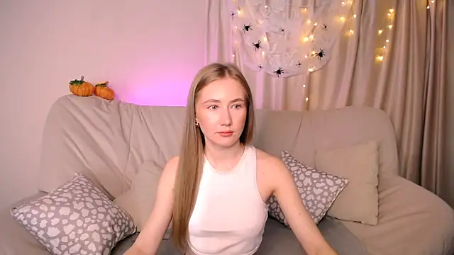 EllyColins online show from October 18, 2025, 2:36 am