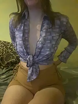 KittieCreme online show from November 8, 2025, 1:11 pm