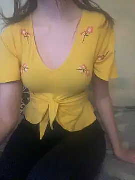 KittieCreme online show from November 16, 2025, 9:48 am