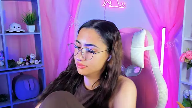 Snapshot of RebeckaThornton chatting on October 26, 2025, 4:24 pm RebeckaThornton online show from October 26, 2025, 4:24 pm