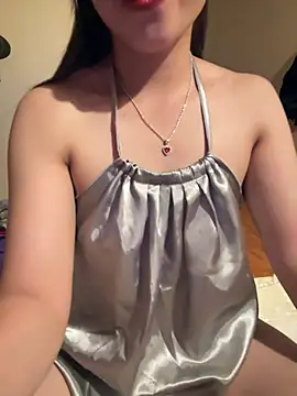 Snapshot of -Paige- chatting on April 2, 2026, 5:05 am -Paige- online show from April 2, 2026, 5:05 am