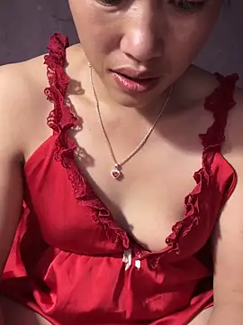 Snapshot of -Paige- chatting on April 6, 2026, 5:19 am -Paige- online show from April 6, 2026, 5:19 am