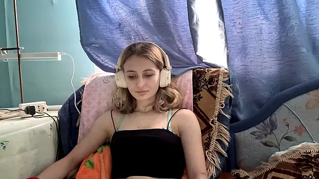 Snapshot of AmeliLia chatting on February 8, 2026, 6:06 am AmeliLia online show from February 8, 2026, 6:06 am