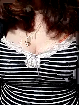 YiyinLy online show from February 11, 2026, 2:49 am