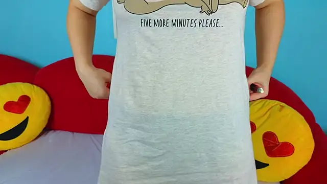 Snapshot of Soft_Lilly chatting on November 12, 2025, 6:03 am Soft Lilly online show from November 12, 2025, 6:03 am