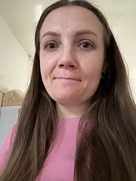 Amy  Leee  online show from March 18, 2026, 12:08 pm