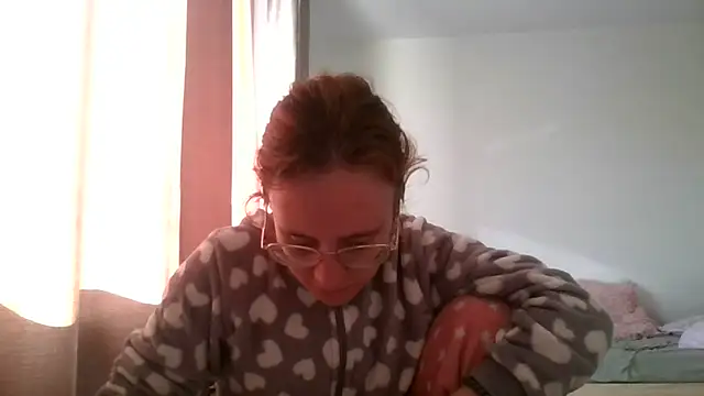 LuckySLove online show from June 18, 2026, 4:33 pm