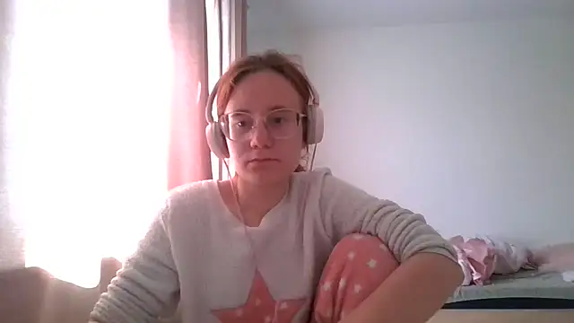 LuckySLove online show from June 22, 2026, 1:19 pm