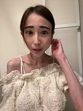 Snapshot of ericiii chatting on December 19, 2025, 2:35 pm ericiii online show from December 19, 2025, 2:35 pm