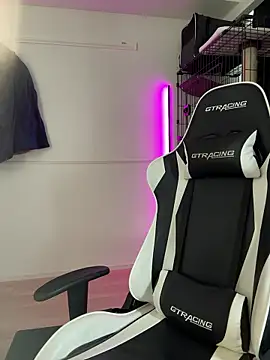 Snapshot of ericiii chatting on February 19, 2026, 3:24 am ericiii online show from February 19, 2026, 3:24 am