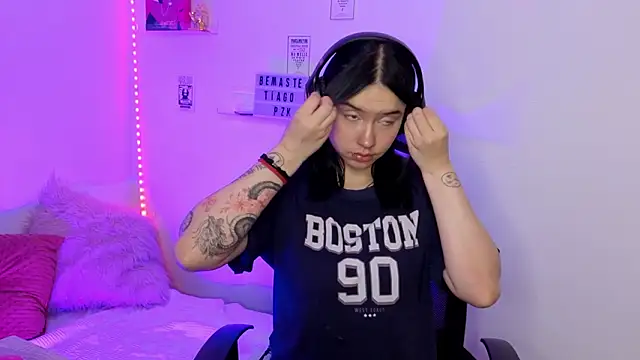 Emily Lindey online show from March 22, 2026, 7:23 am