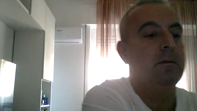 Snapshot of mirko1702 chatting on October 22, 2025, 3:34 pm mirko1702 online show from October 22, 2025, 3:34 pm