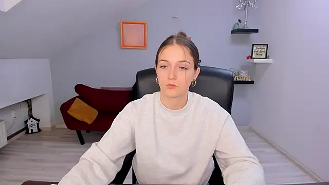 AnneWilsonn online show from April 2, 2026, 1:20 pm