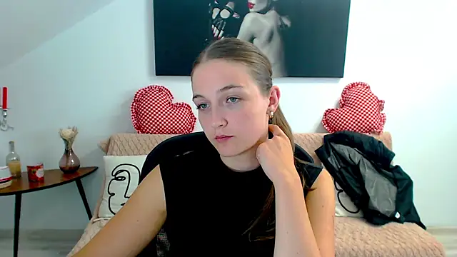 Snapshot of AnneWilsonn chatting on July 21, 2026, 6:49 am AnneWilsonn online show from July 21, 2026, 6:49 am