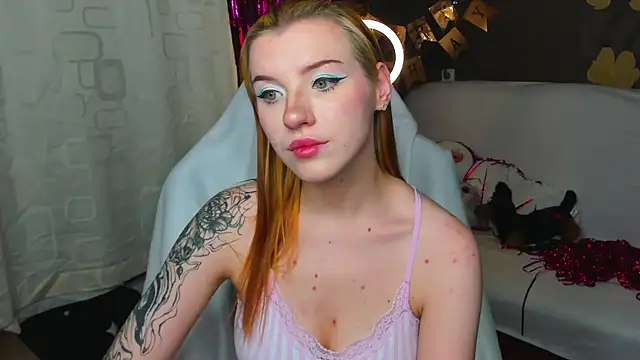 Snapshot of MeganNewCat chatting on June 24, 2026, 8:41 pm MeganNewCat online show from June 24, 2026, 8:41 pm